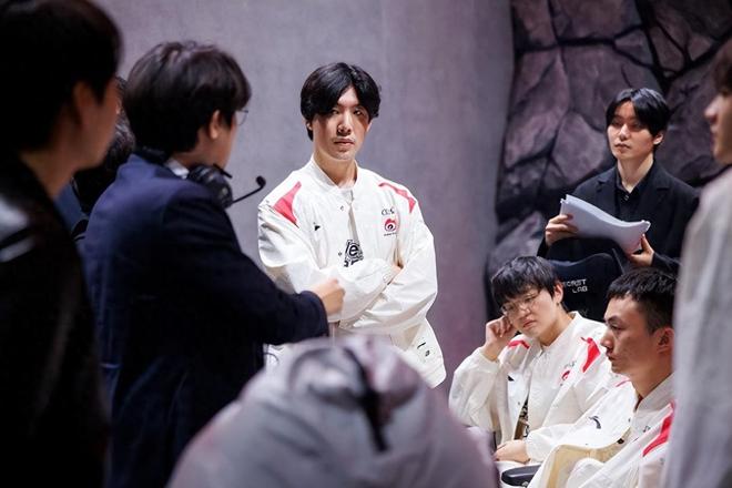 攻防两端压 攻防两端压